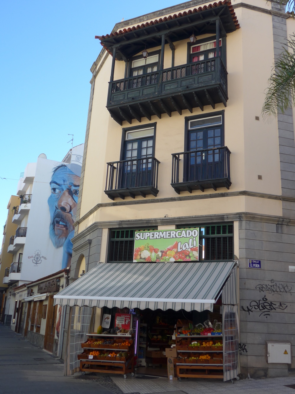 2022-01-02-Santa_Cruz-Teneriffa-P1080313.JPG